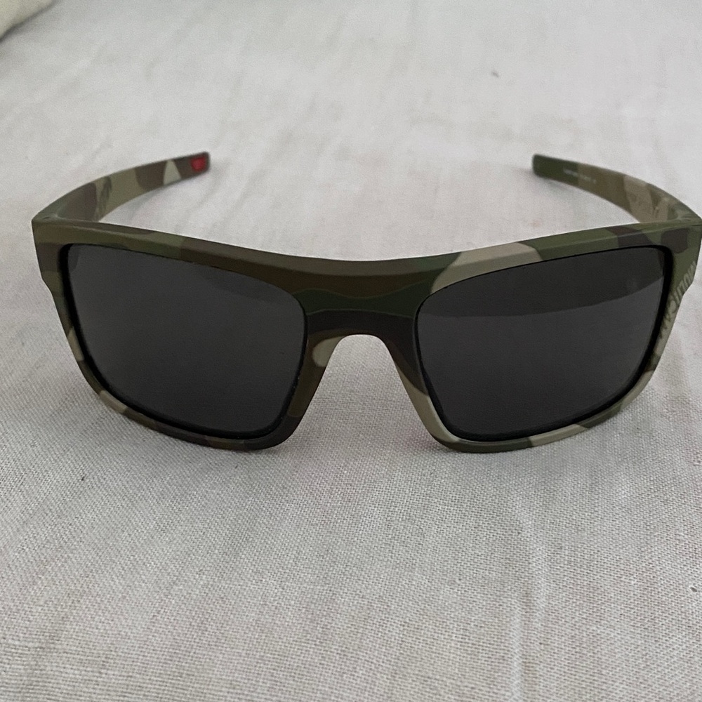 Oakley camo sunglasses drop point New in pouch